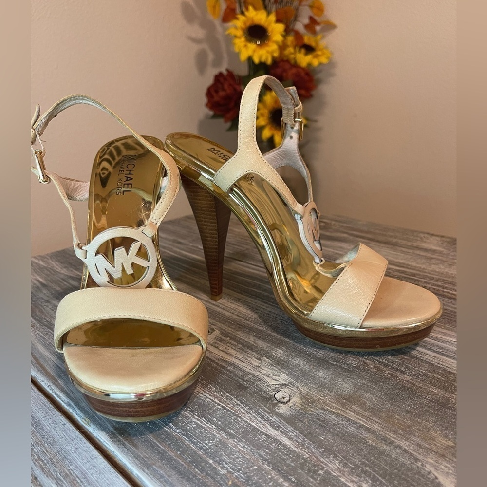 Michael Kors Cream/Gold High Heels Size 8 - Picture 2 of 9